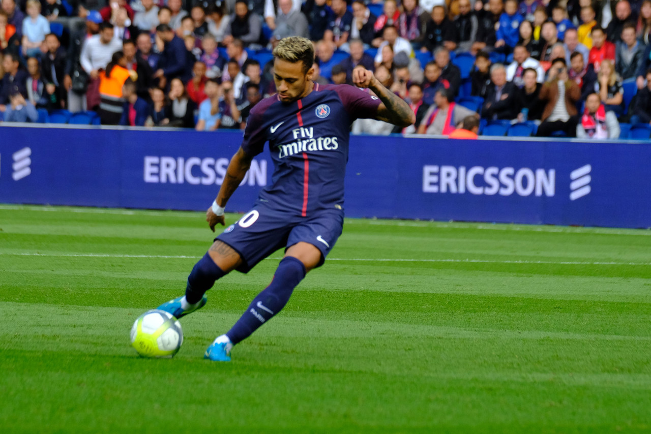 弗兰克：防守型教练？我带的队进球挺多的；庆幸自己不碰社媒（弗兰克回应防守质疑：我的球队进球不少，庆幸不玩社交媒体）