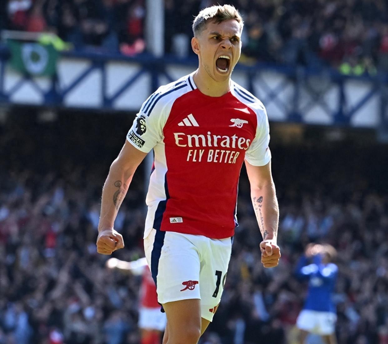 队报：非洲杯一票难求球场却空荡荡，黄牛囤积的票砸手里了（队报：非洲杯门票紧俏，球场却空座成片，囤票黄牛卖不出去）