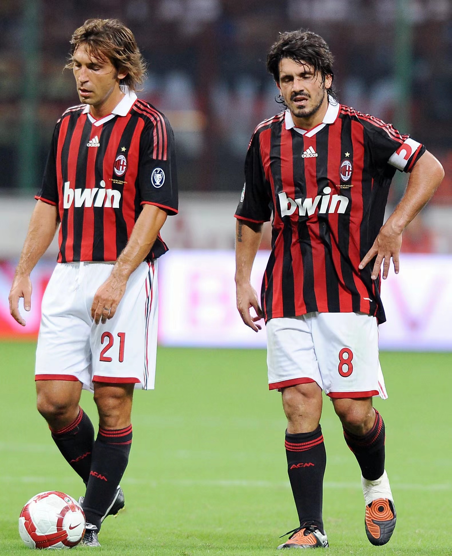 神之一脚！德甲保级队惊现蝎子摆尾式神仙球，现场视角，太丝滑了（德甲保级队上演蝎子摆尾神仙球：现场视角尽显丝滑）