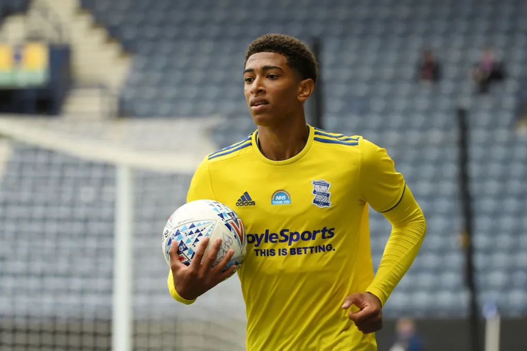 单场两红，皇马连续57个西甲主场无红牌遭终结（一役两红，皇马西甲主场57场无红牌纪录告破）