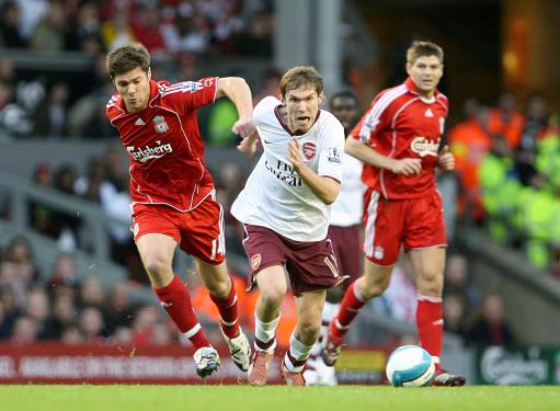 掘金约基奇豪取三双助球队连胜（约基奇砍三双，率掘金豪取连胜）