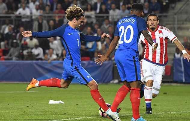 贝林厄姆：球员百分百支持阿隆索，我们知道外界纷扰毫无帮助（贝林厄姆：全队百分之百力挺阿隆索，外界风波于事无补）