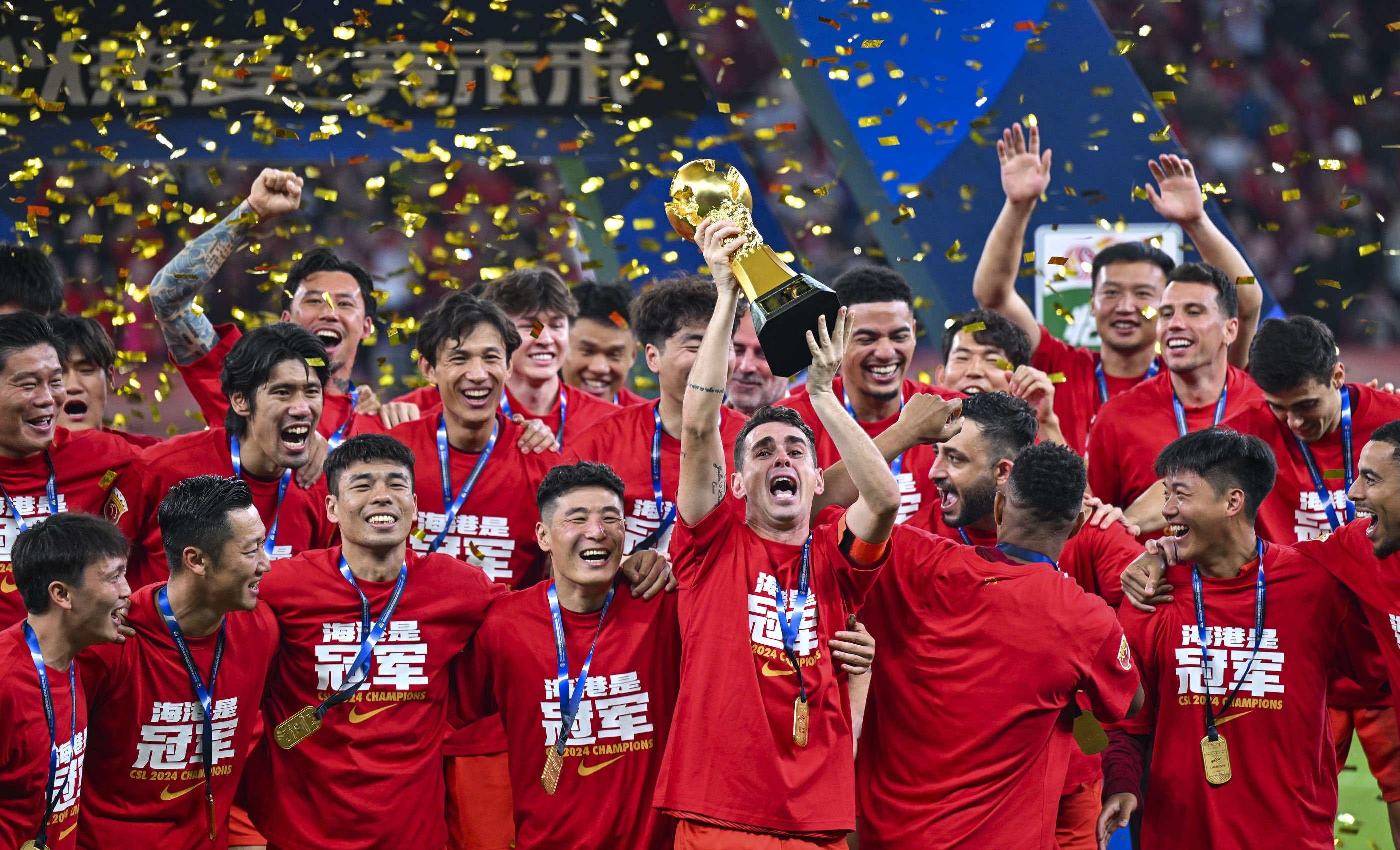 成都1-2河南赛中，阿奇姆彭遭看台球迷竖中指+骂黑鬼（成都1-2不敌河南，阿奇姆彭比赛中遭看台球迷竖中指及种族歧视辱骂）