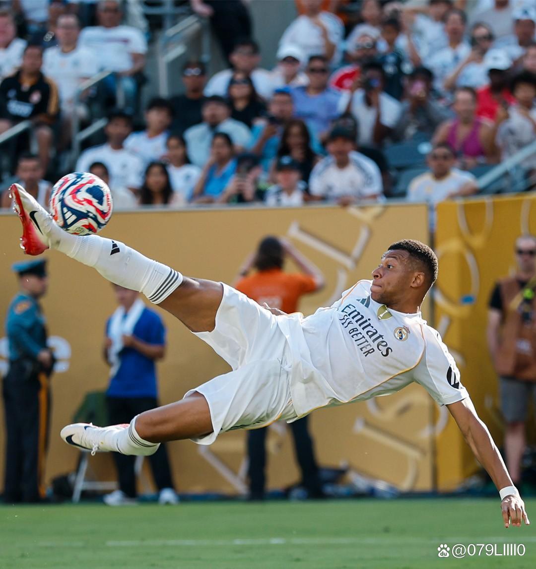 篮球湖人媒体日热度爆表，多人亮相（湖人媒体日火爆出圈，群星集体亮相）