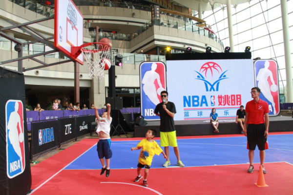 半场战报：汉堡1-0斯图加特，格拉策尔破门（半场：汉堡1-0领先斯图加特，格拉策尔建功）