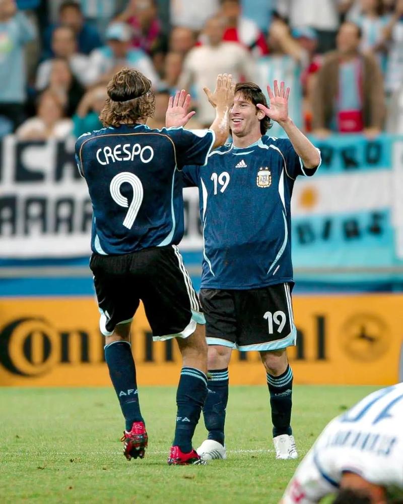 鲁比亚莱斯再谈亲吻门：我不需要向珍妮弗道歉，她当时同意了（鲁比亚莱斯再度谈“亲吻门”：称无需向珍妮弗致歉，表示当时已获对方同意）