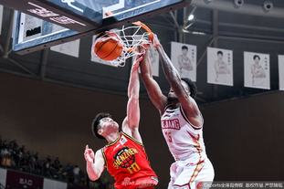 媒体人：成都蓉城一年三换董事长，新一任在走流程了（媒体人称成都蓉城一年内第三次更换董事长，新任正履行手续）