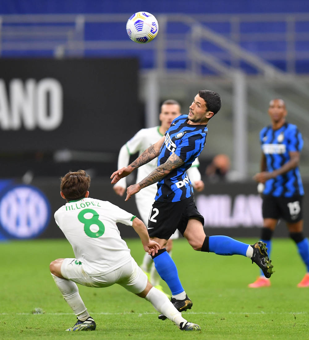 1-2折戟亚平宁！英超11.4亿豪门惨遭逆转跌出前8 各项赛事4场不胜（亚平宁客场1-2遭翻盘！英超11.4亿豪门跌出前八，各线已四场不胜）